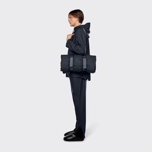 NWT Rains Waterproof Trail Blanket With Pack Carry & Store System In Navy